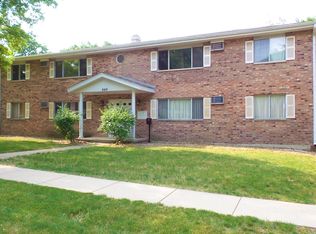 889 Jefferson Ave APT D, Elgin, IL 60120