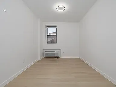 Oasis Apartments — Photo 18