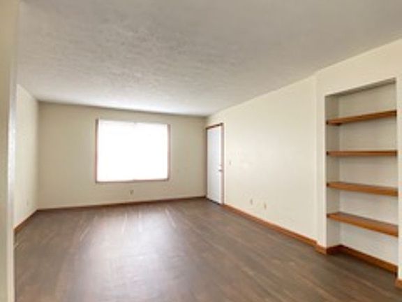 5th image of 210 Stonewall Ct APT 1*