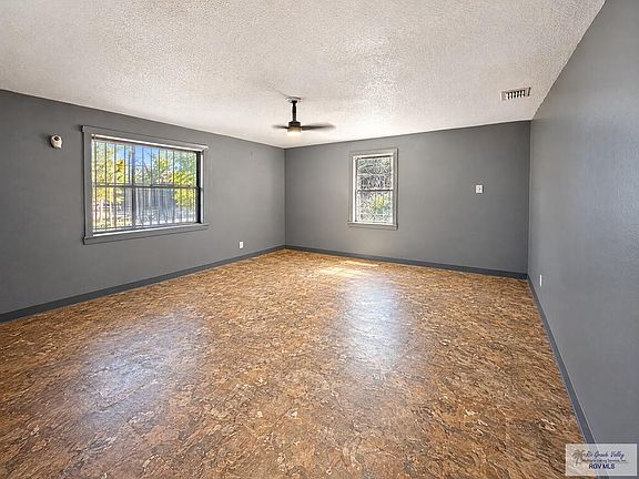 5th image of 622 Gilson Rd