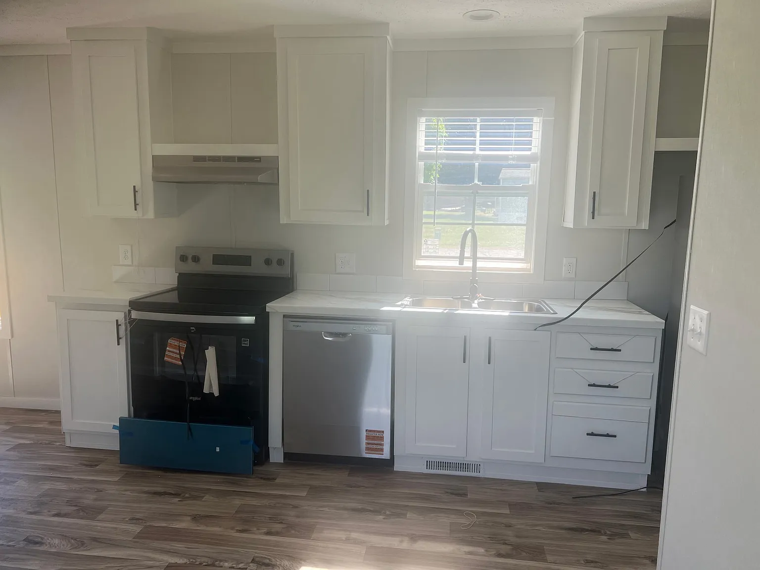 3 bed, 902 sqft, $1,200 — Photo 2