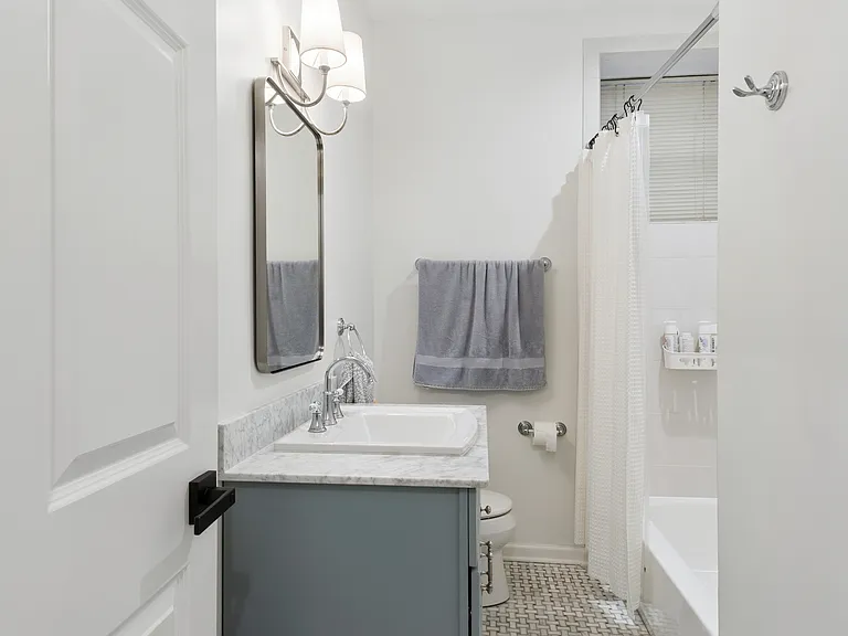 1314 W Winnemac Ave #G — Photo 18