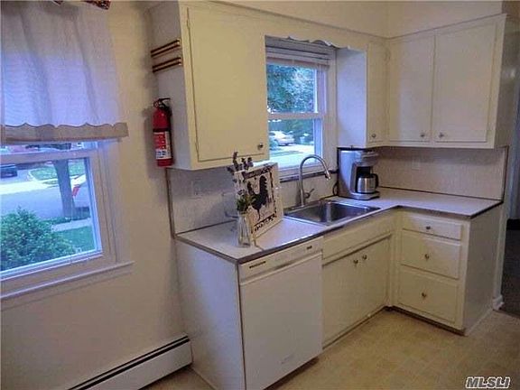 4th image of 62 Evergreen Ave