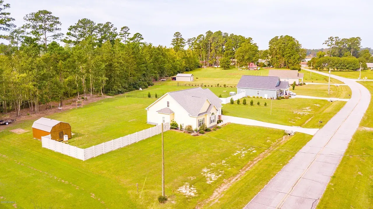 3 bed, 1735 sqft, $2,100 — Photo 3