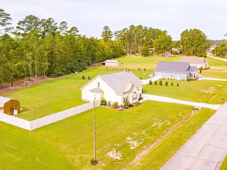931 Teachs Point Rd — Photo 3