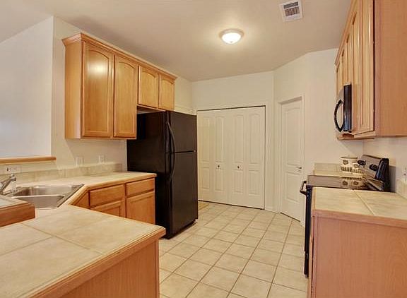 5th image of 272 Fountains Park Blvd