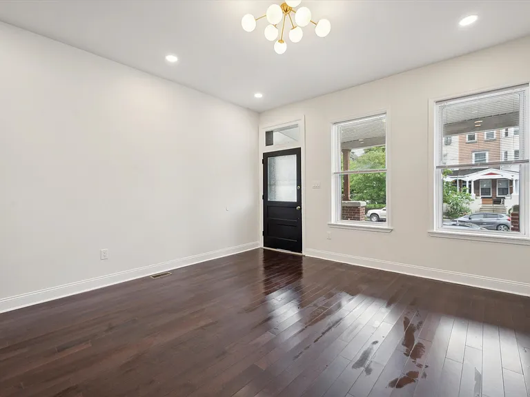 4911 Warrington Ave — Photo 27
