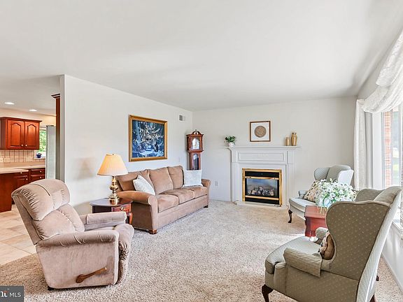 3rd image of 1089 Horseshoe Cir