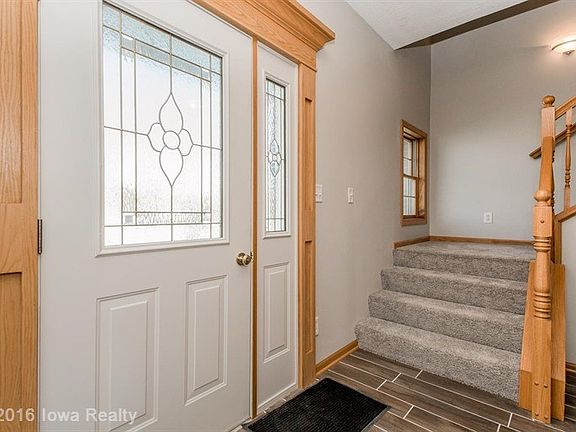 3rd image of 1103 E Jackson Pl