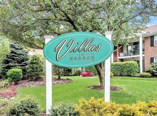 14 Jad Ct, Plainview, NY 11803