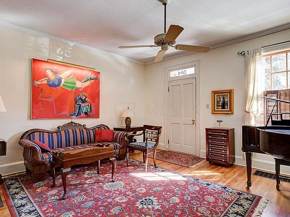 4th image of 594 Franklin Ave