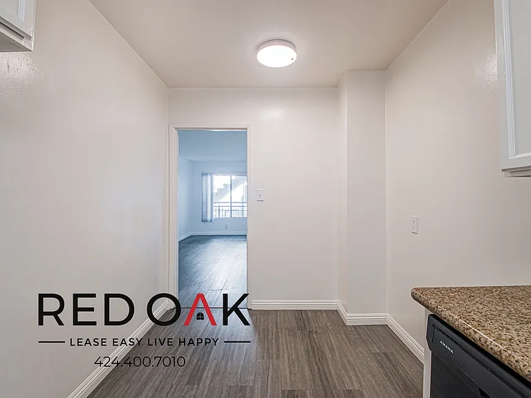 6066 Franklin Ave #6 — Photo 8