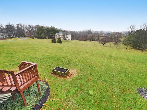 5th image of 720 Pheasant Dr