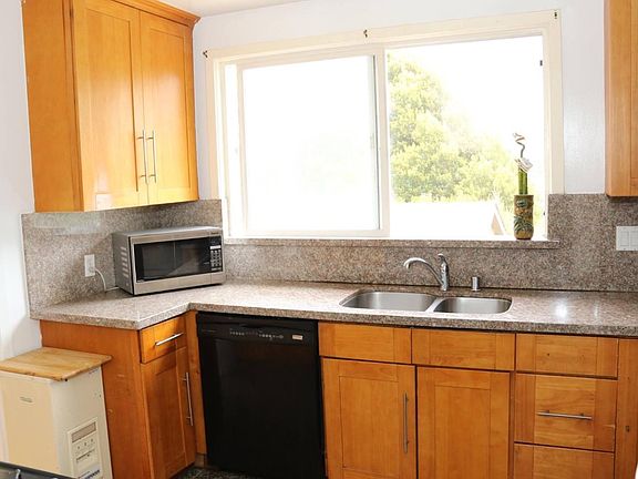 4th image of 672 Macarthur Dr