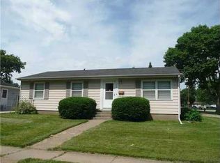 2700 Evelyn Dr SW, Cedar Rapids, IA 52404