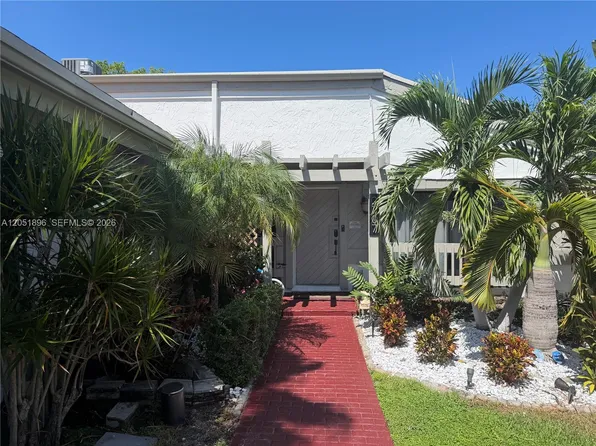2707 S Parkview Dr, Hallandale, FL 33009