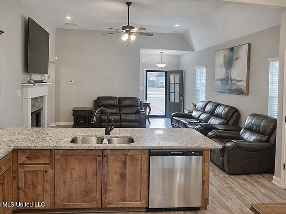 5th image of 8642 Lois Ln