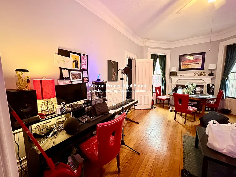 290 Newbury St #1R — Photo 3
