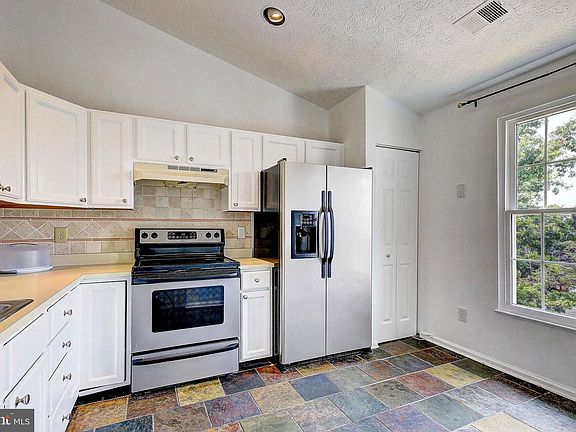 5th image of 2452 Apple Blossom Ln APT 304