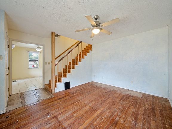 3rd image of 515 Clements Ave