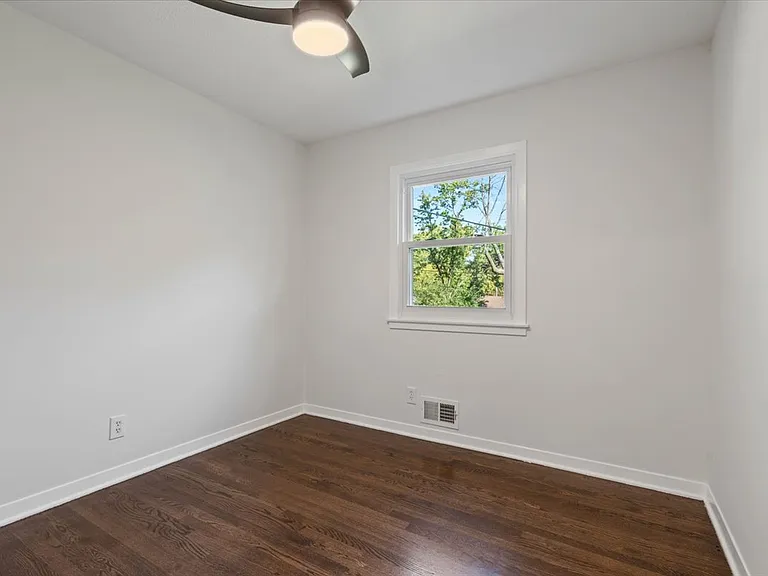618 E 110th Ter — Photo 13