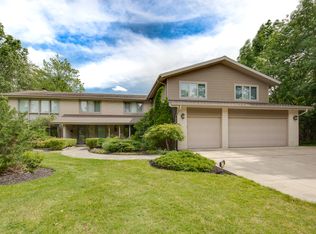 25102 Letchworth Rd, Beachwood, OH 44122