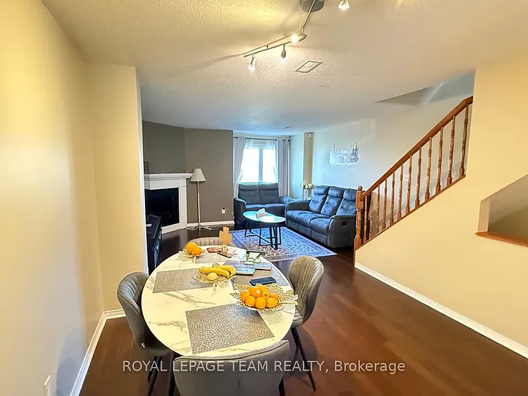 390 Crownridge Dr — Photo 4