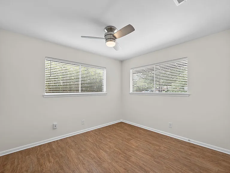 8600 Hathaway Dr — Photo 15