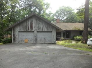 84 Round Hill Rd, Armonk, NY 10504