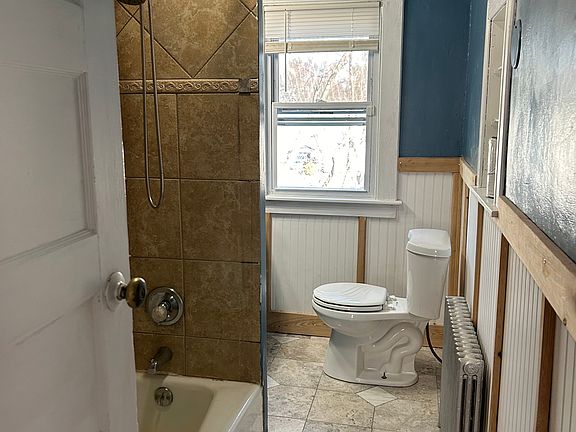 5th image of 10 Fairlawn St #2