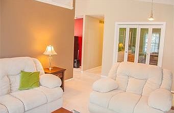 3rd image of 2922 Meramar Dr