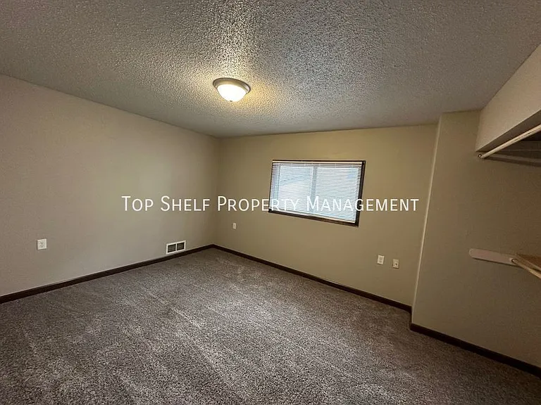 1328 Williams St — Photo 11
