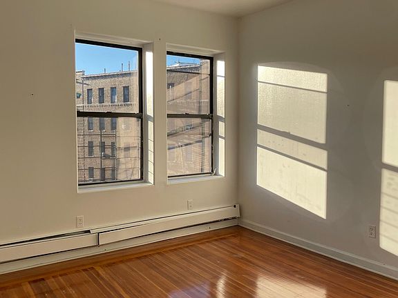 3rd image of 82 Saint Andrews Pl #4E