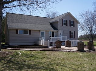 9407 Alpine Rd, Fremont, WI 54940
