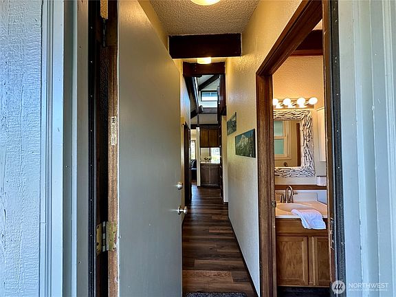 5th image of 121 Tahola Street SE
