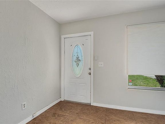 5th image of 1076 24th St SW