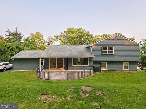 2nd image of 1950 Valley Rd