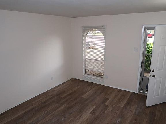 3rd image of 165 Pinewood Pl