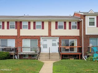 10 Primrose Ln, Brick, NJ 08724