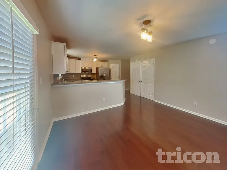 7392 Hoffner Dr — Photo 3