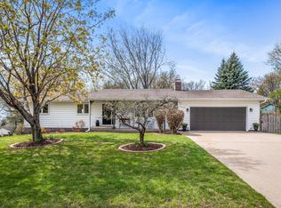 1496 Sunshine Cir, Chaska, MN 55318