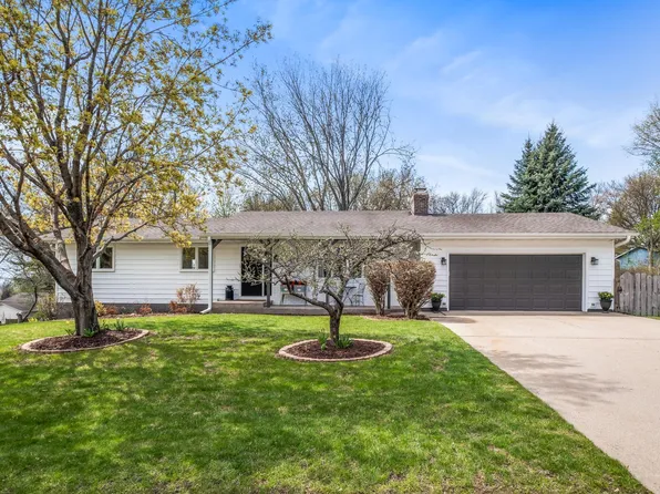 1496 Sunshine Cir, Chaska, MN 55318