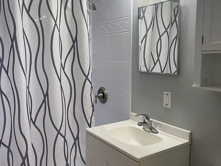 74B Hastings Ave #B — Photo 7