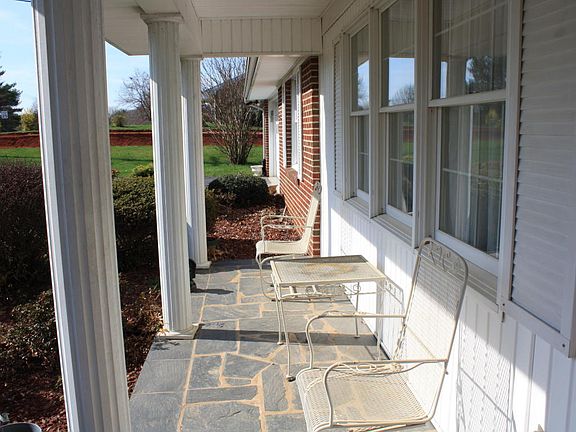 2nd image of 1701 Oakwood St