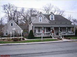 1st image of 250 E Wood St