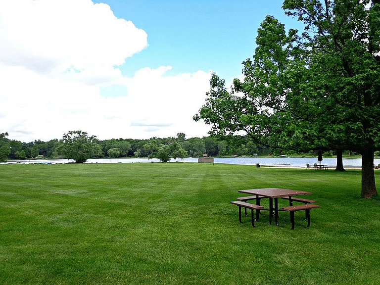 Spacious Lakeside Picnic Area