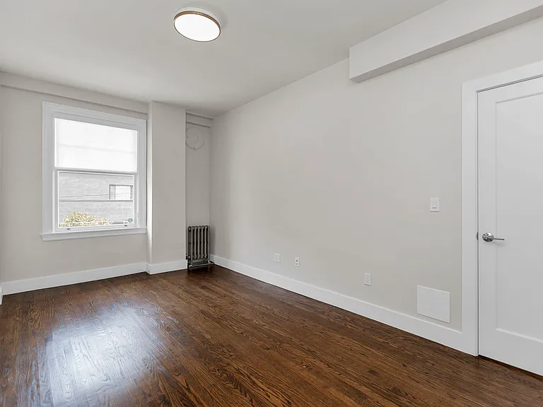 2200 Leavenworth — Photo 8