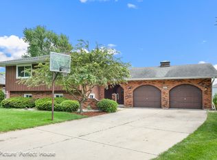 1657 Lynn St, Aurora, IL 60505