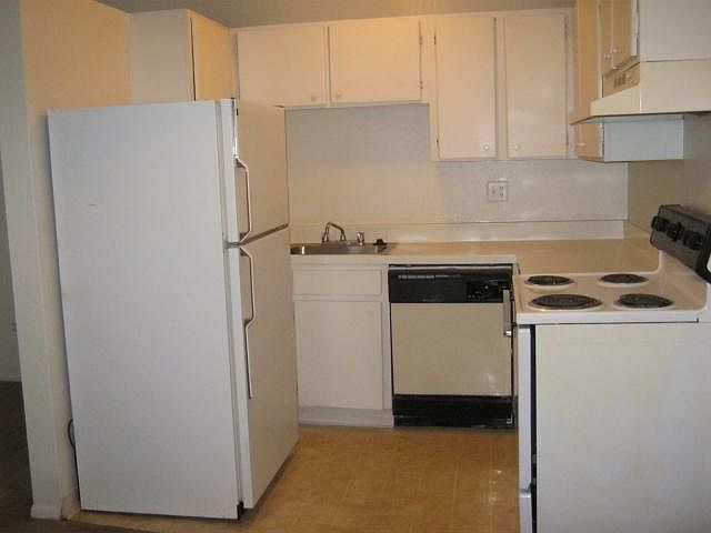 2nd image of 2635 Verde Dr APT 217