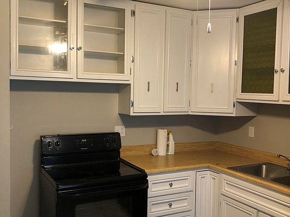 3rd image of 3600 Winchester Dr